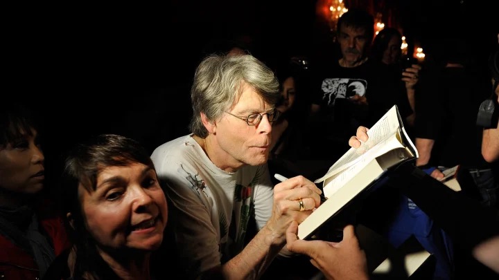 Stephen King signing books